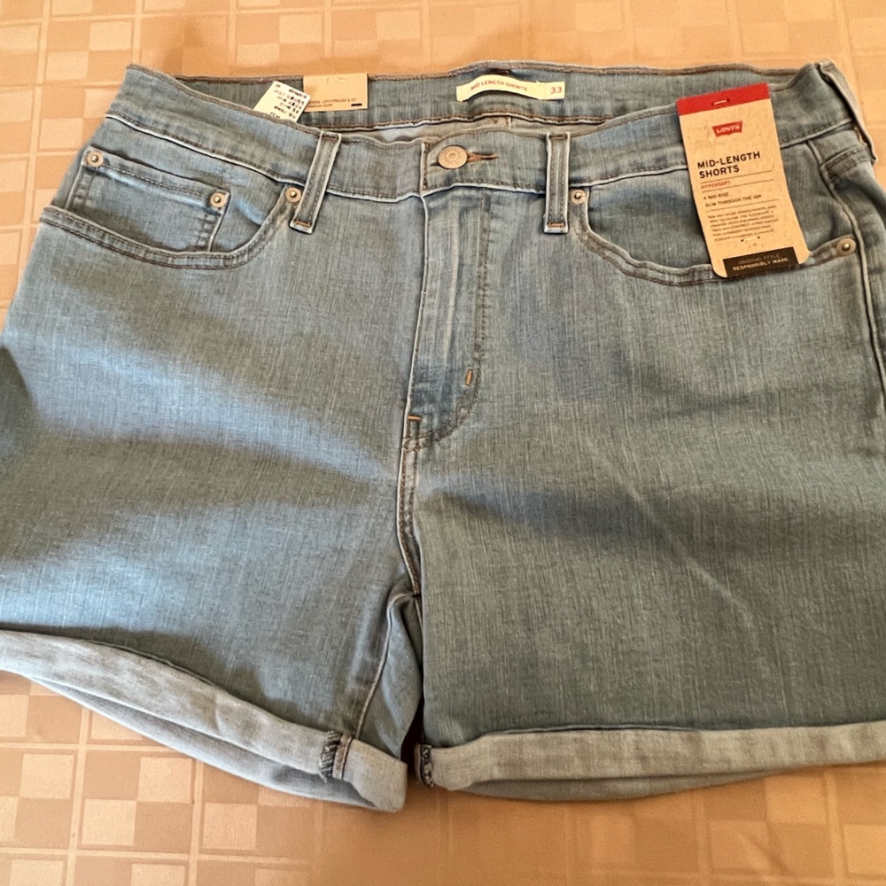 Levi's Women's Mid Length Shorts Size‎ 33 (16) NEW Light Zipper Rolled Cuffs